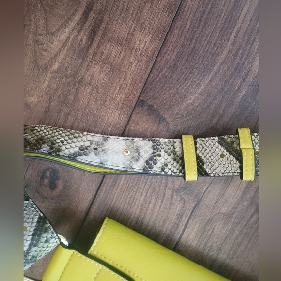 GUESS Chartreuse Belt Bag Crossbody w/ Snakeskin Strap – Envelope Style - Picture 6 of 6
